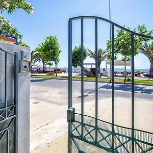 Nura's - Al Mare Sea Front Appartement